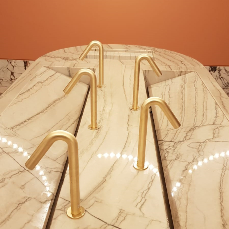 Touch free deck mounted electronic faucet Csaba faucet | Csaba Touchless Deck Mounted Tap