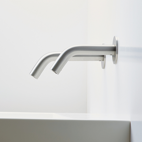 soap & water system that includes a touch free soap dispenser and touch free faucet, activated by an IR sensor - Extreme CS Soap & Water KE